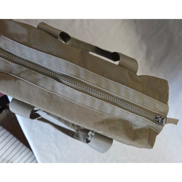 Tommy Bahama Convertible Army Green Backpack Laptop Bag Military Carry On - Picture 8 of 11